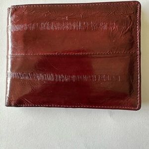 💥MEN’S EEL SKIN EUC Patent Leather Bi-Fold Wallet card holder